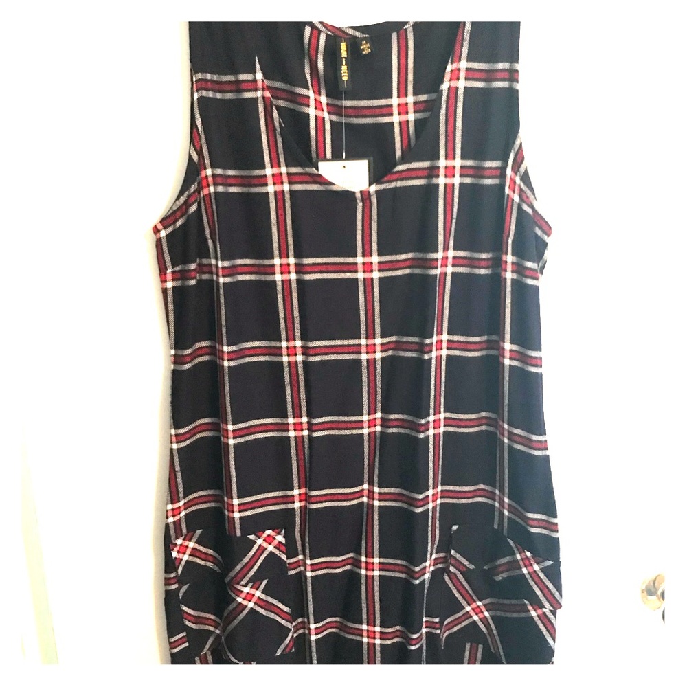 Plaid sleeveless dress with front pockets. Tags on